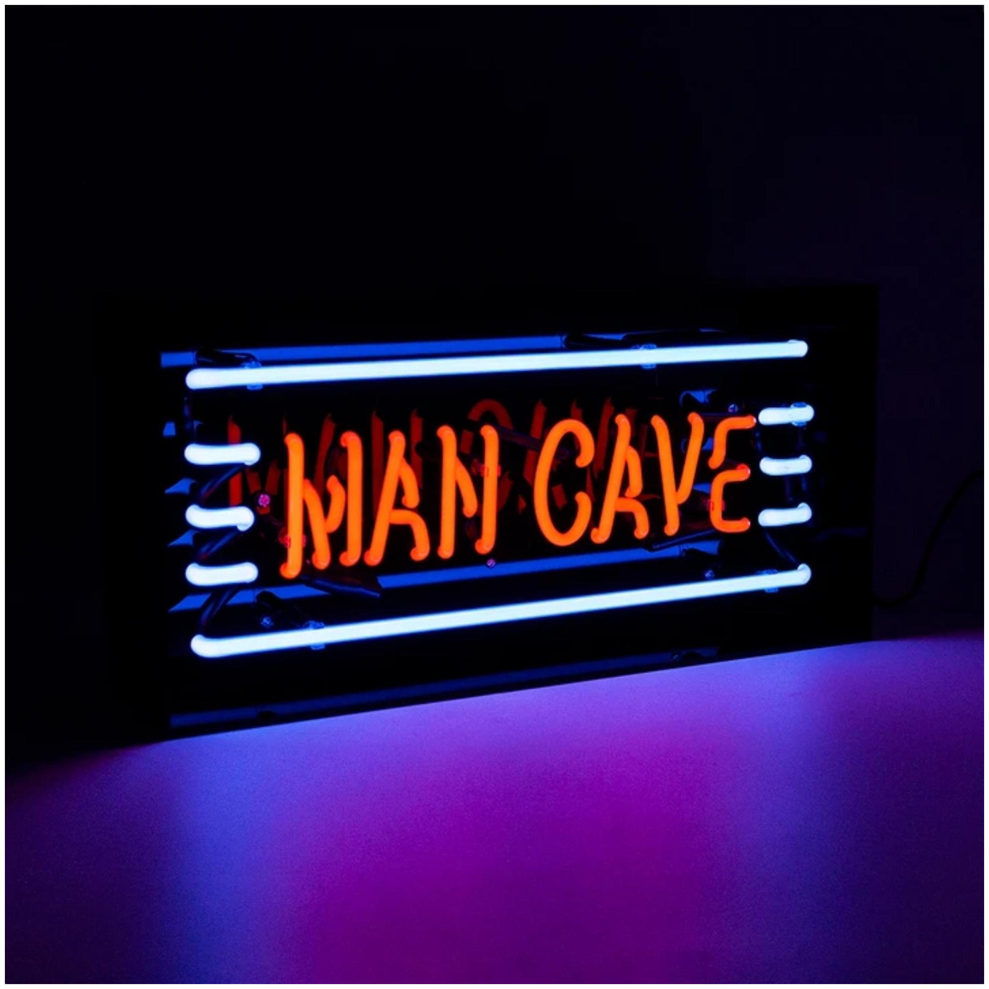 Läs mer om Licensierad Produkt Neonskylt Man Cave S